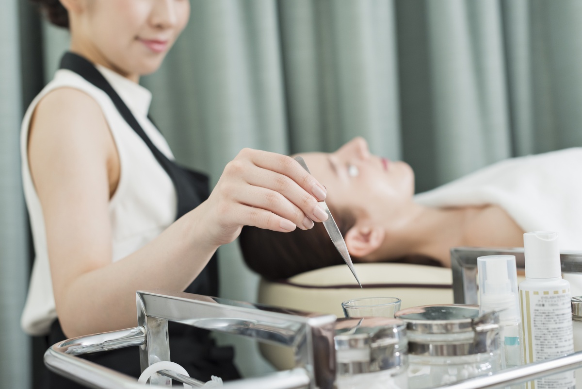 プライベートサロンで施術 | 三重県松阪市のまつ毛パーマならeyelash salon chou*chou